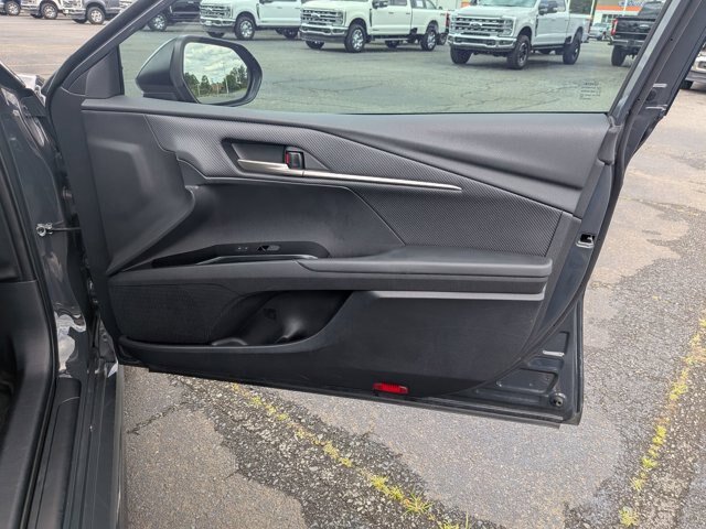 Used 2025 Toyota Camry SE FWD image 32