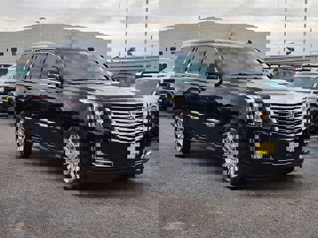 Used 2019 Cadillac Escalade Platinum image 3