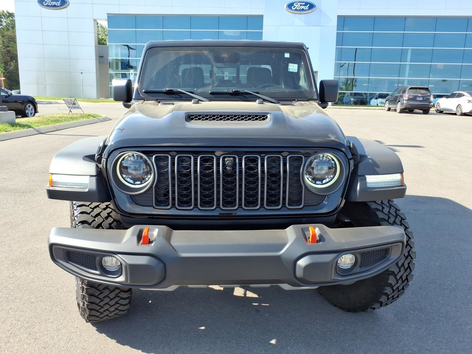 Used 2024 Jeep Gladiator Mojave w/ Technology Group AWD/4WD image 8