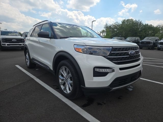 Certified 2021 Ford Explorer XLT w/ Equipment Group 202A AWD/4WD image 1