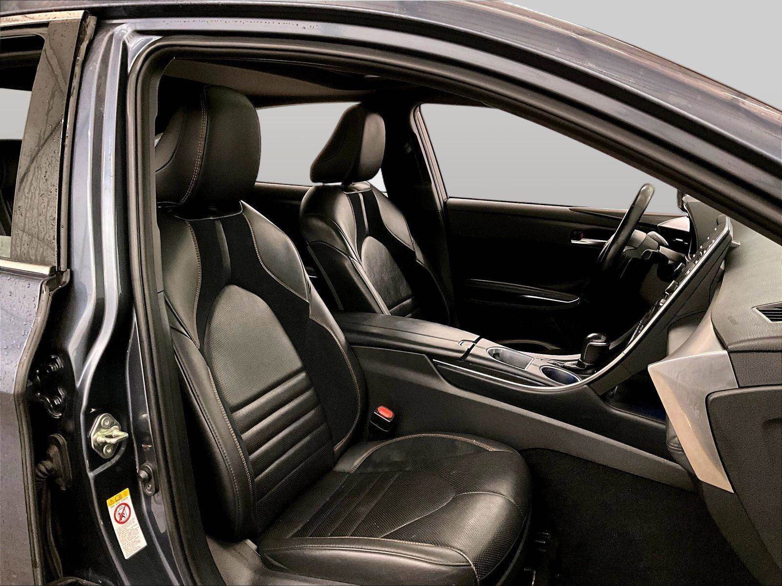 Used 2019 Toyota Avalon Touring w/ Advanced Safety Package FWD image 7
