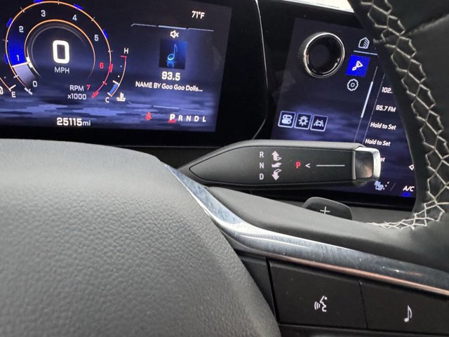 Used 2025 Chevrolet Traverse LT image 14