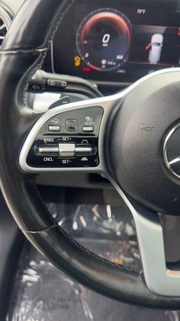Used 2021 Mercedes-Benz GLB 250 4MATIC w/ Premium Package image 9