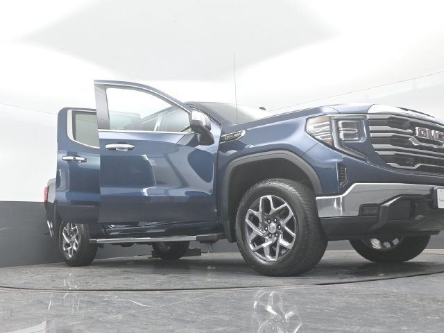 Used 2023 GMC Sierra 1500 SLT w/ SLT Premium Package AWD/4WD image 33