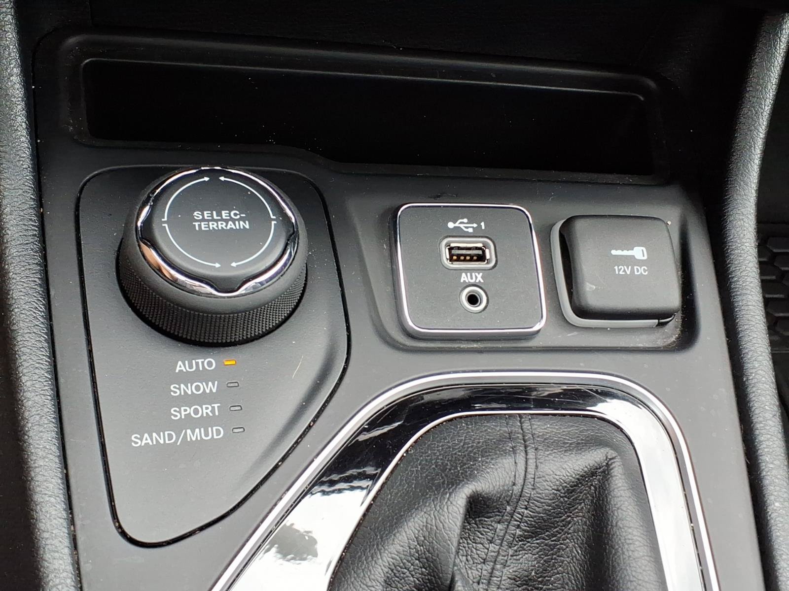 Used 2020 Jeep Cherokee Limited AWD/4WD image 18