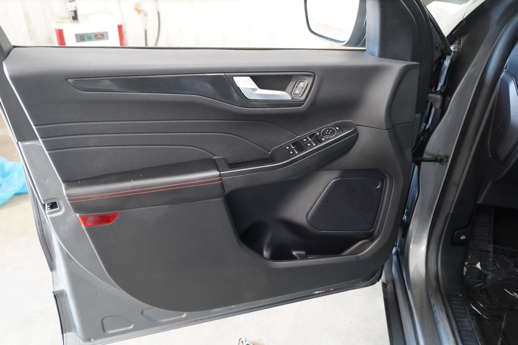 Certified 2024 Ford Escape ST-Line AWD/4WD image 17