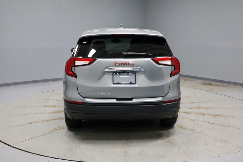 Used 2024 GMC Terrain SLE FWD image 9