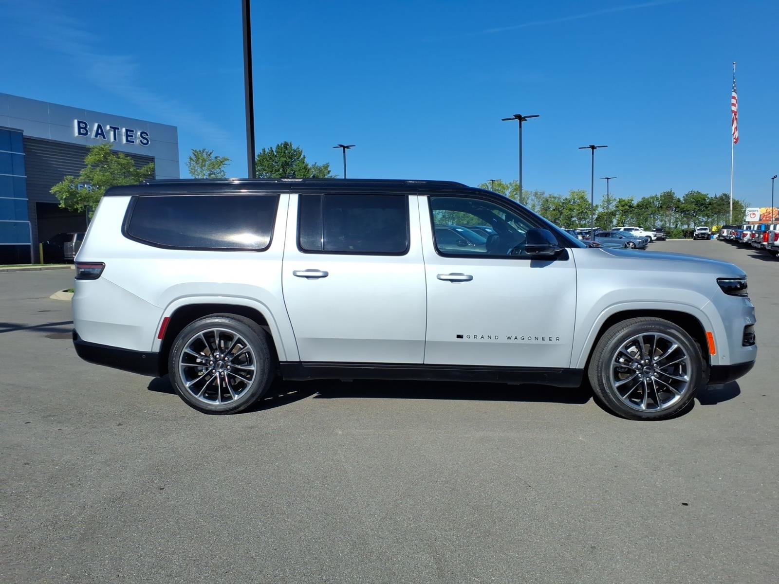 Used 2024 Jeep Grand Wagoneer L Series III w/ Quick Order Packagew 28T AWD/4WD image 2