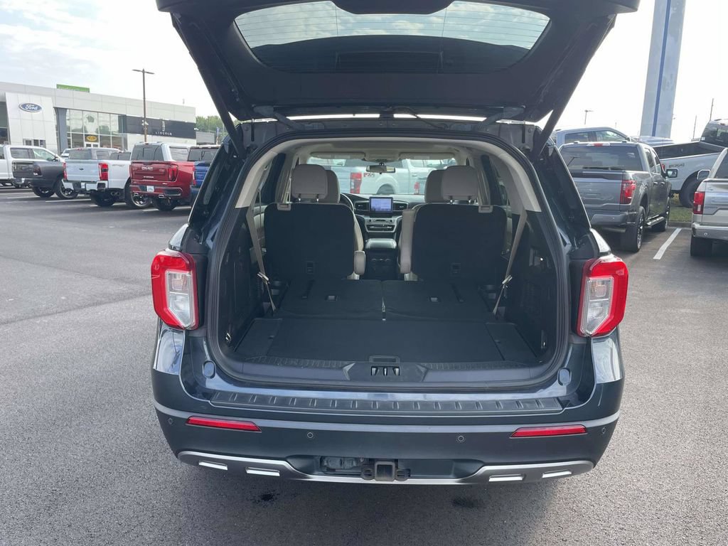 Certified 2022 Ford Explorer XLT w/ Equipment Group 202A RWD image 10