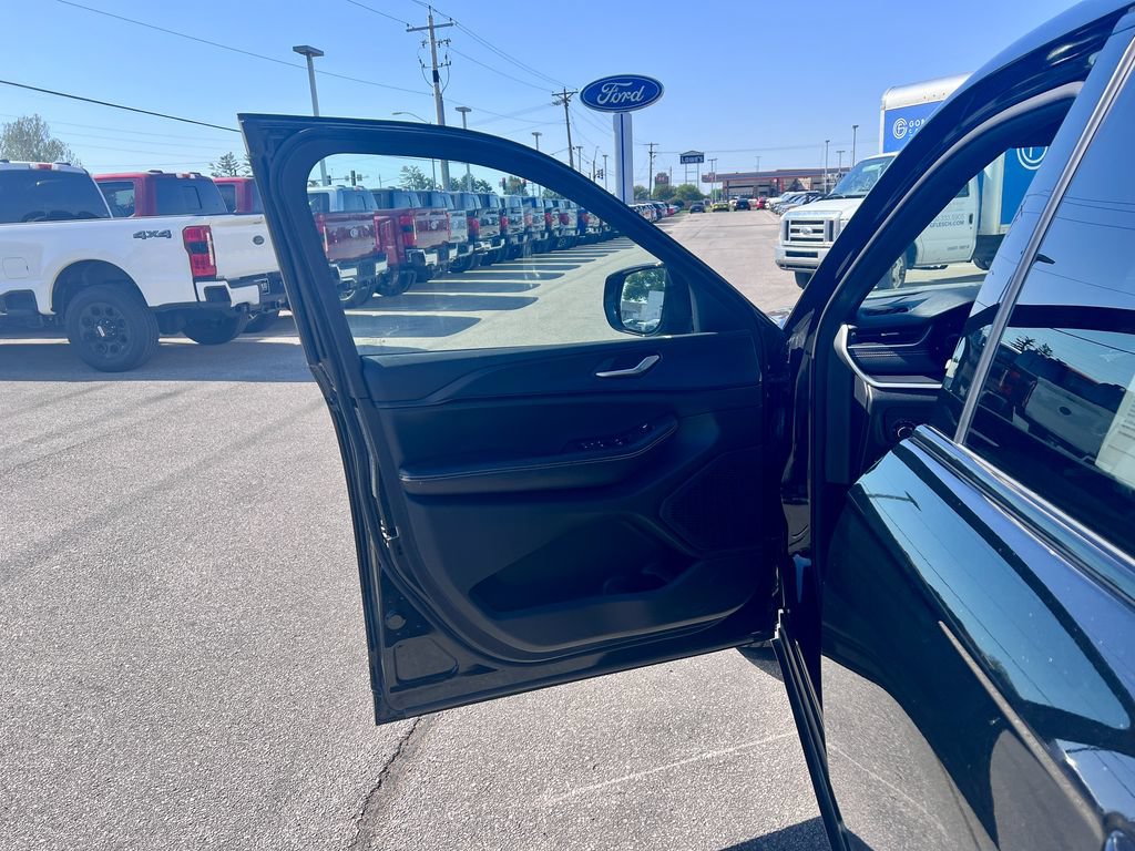 Used 2023 Jeep Grand Cherokee Altitude AWD/4WD image 11