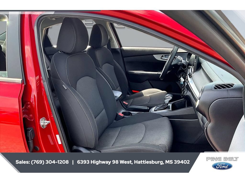 Used 2022 Kia Forte LXS w/ LXS Technology Package FWD image 6