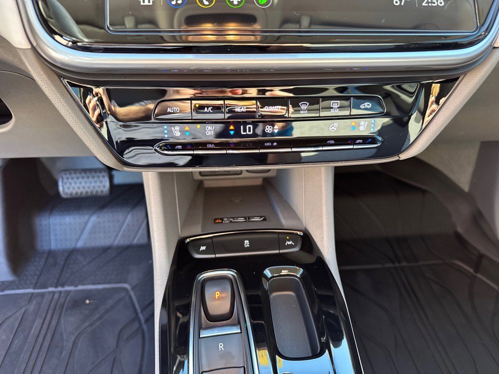 Used 2023 Chevrolet Bolt EUV Premier image 18