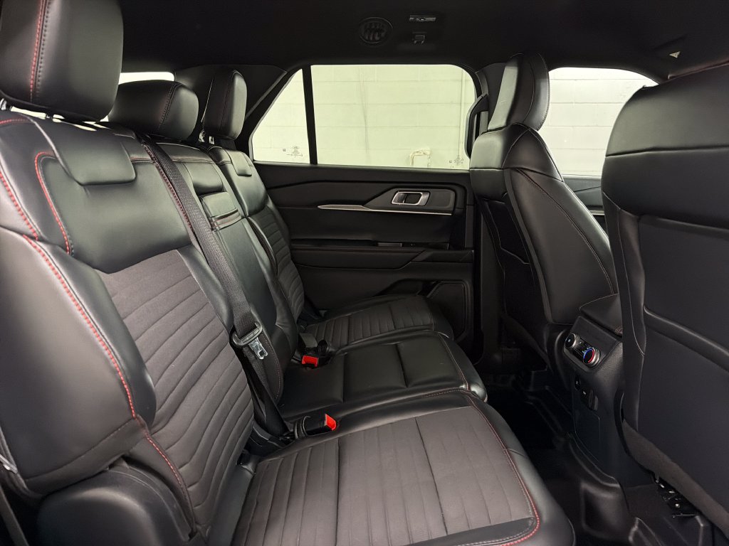 Certified 2025 Ford Explorer ST-Line RWD image 33