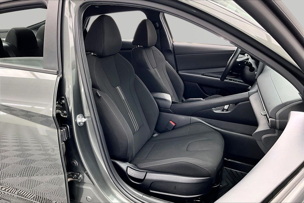 Used 2025 Hyundai Elantra Sport FWD image 7