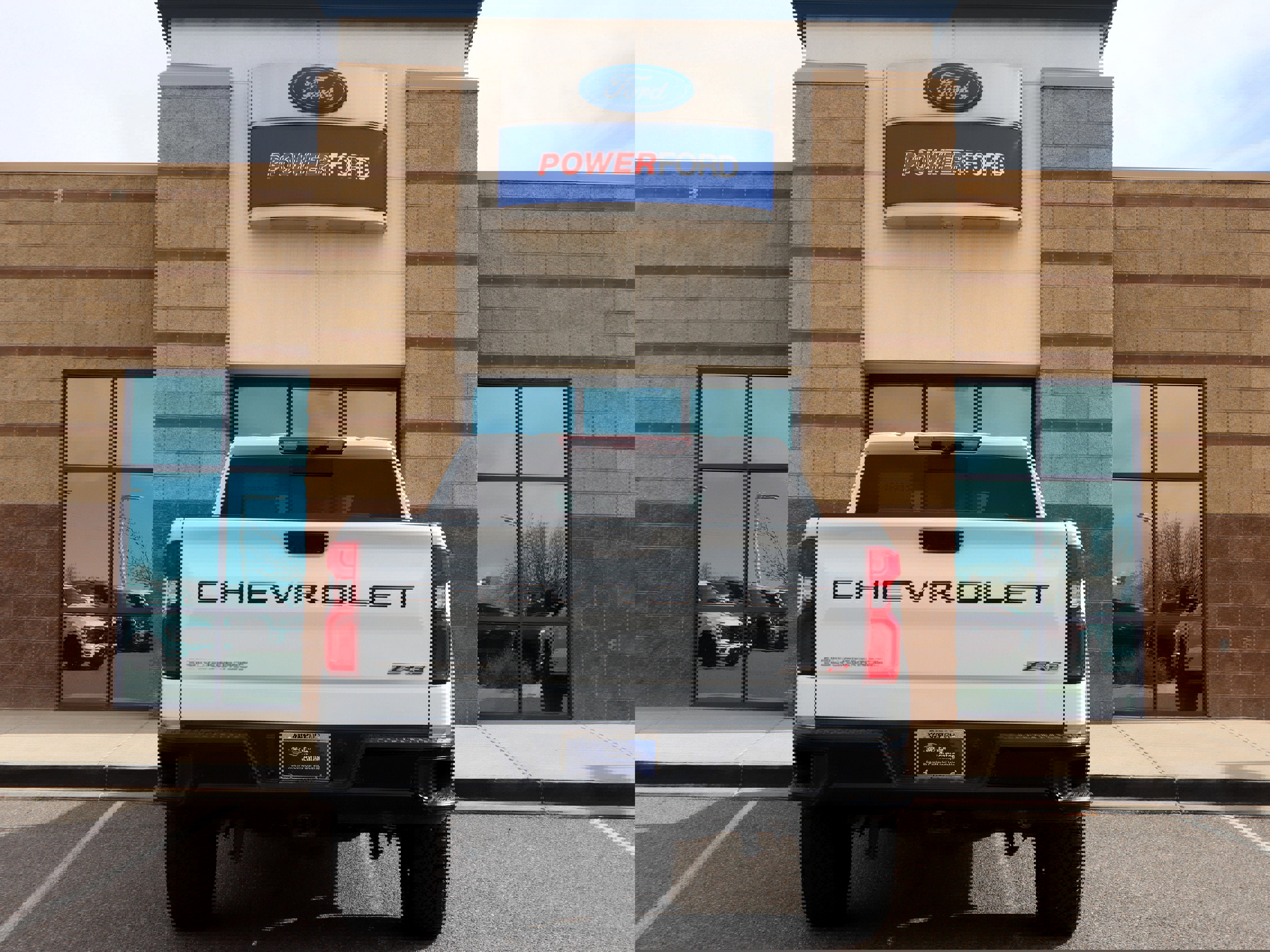 Used 2023 Chevrolet Silverado 1500 ZR2 w/ Technology Package image 4