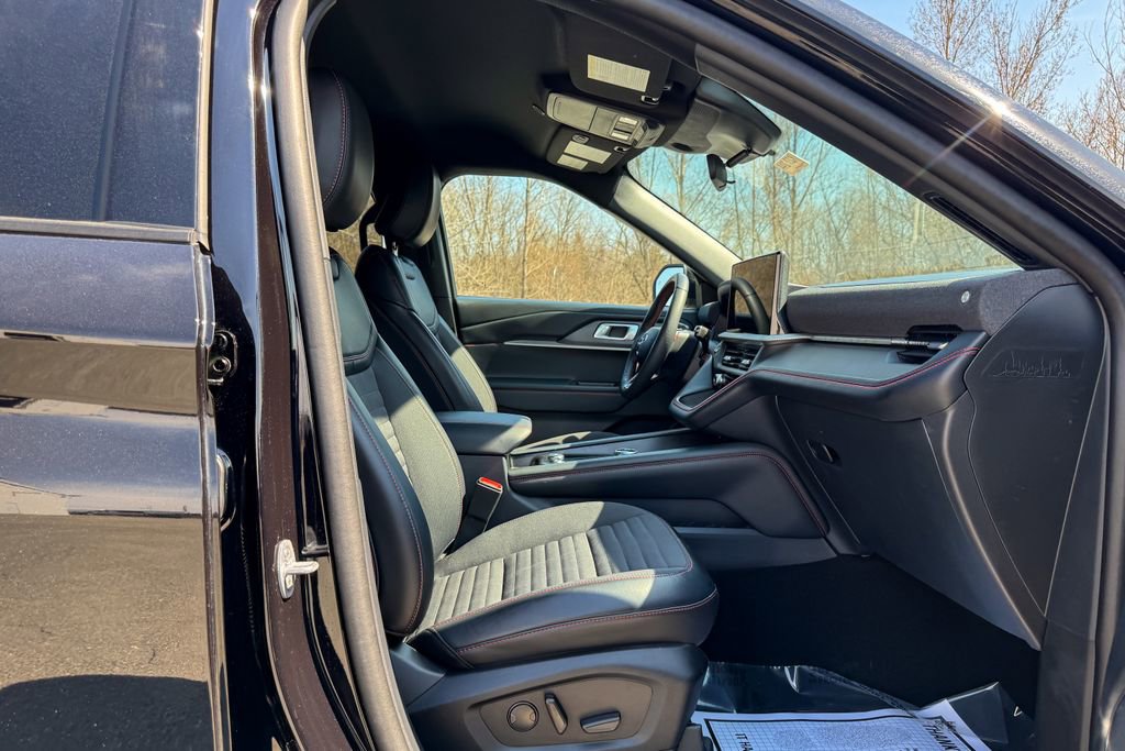 Certified 2025 Ford Explorer ST-Line AWD/4WD image 13