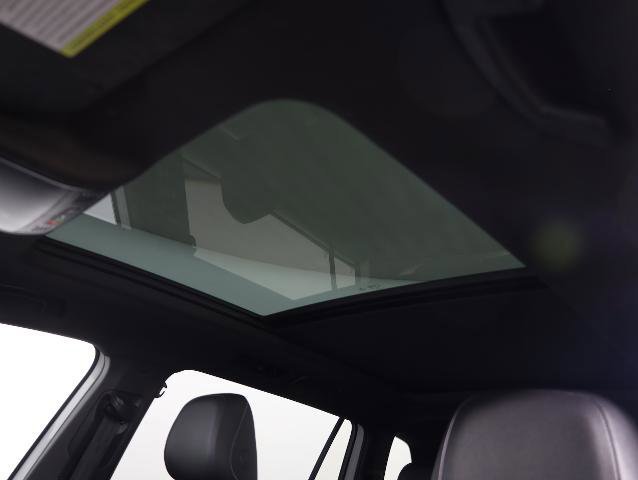 Used 2022 Volkswagen Tiguan SE R-Line image 17