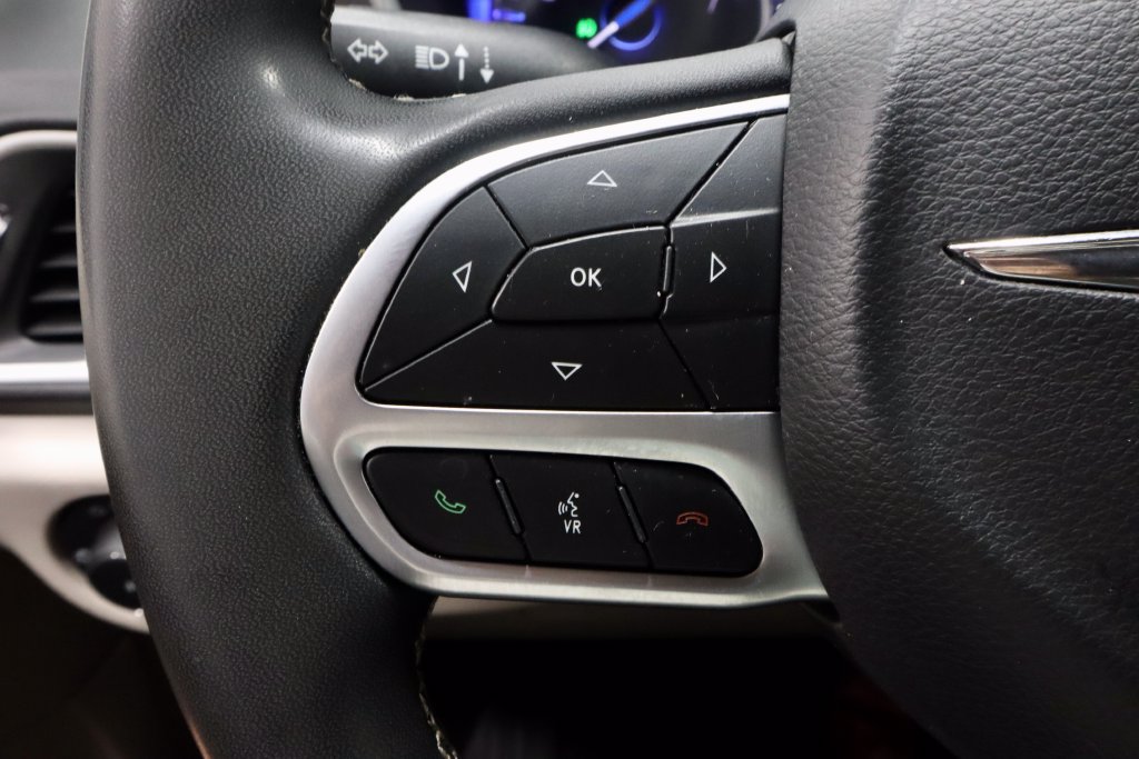 Used 2024 Chrysler Pacifica Touring-L FWD image 26