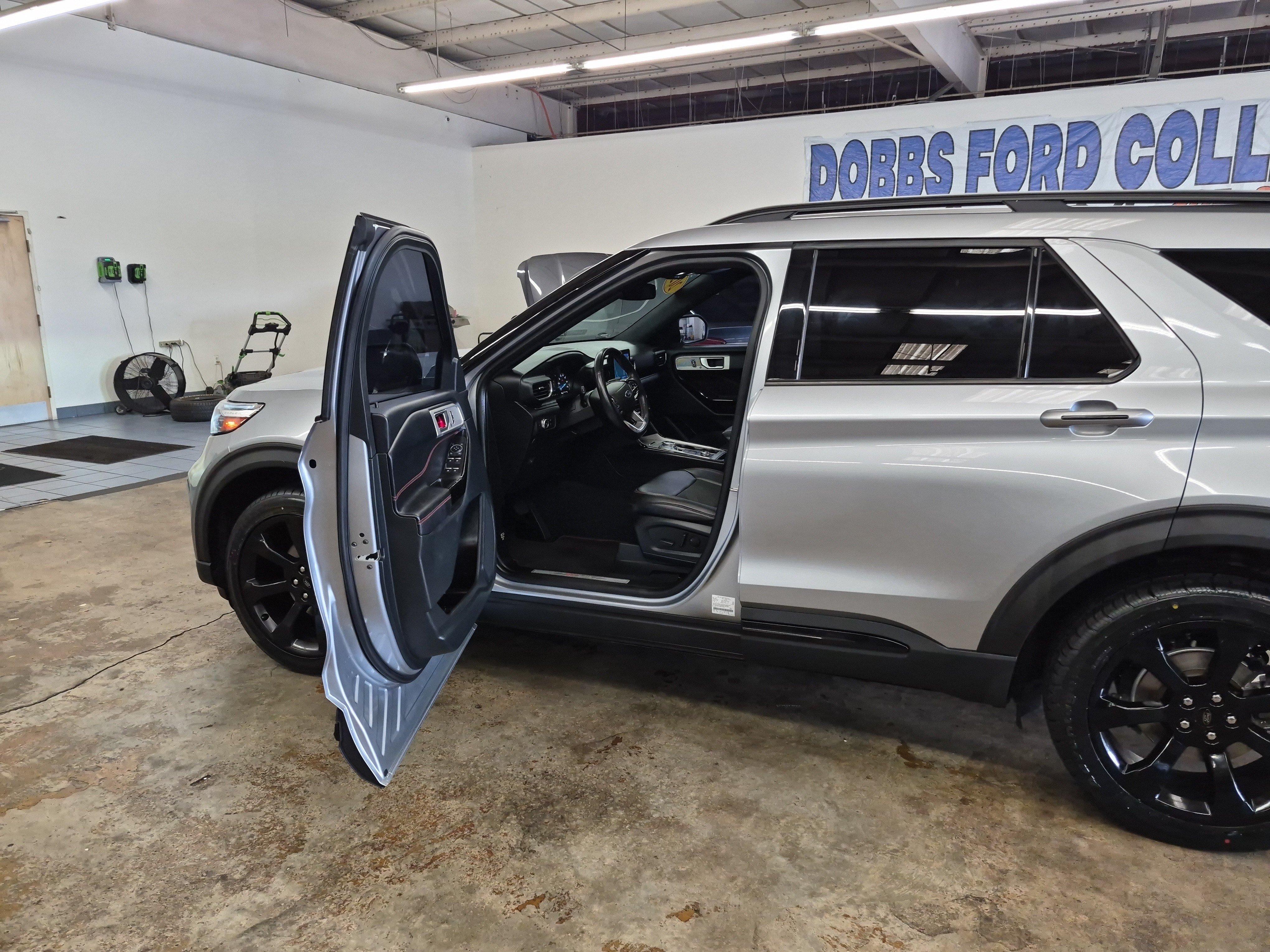 Certified 2022 Ford Explorer ST-Line w/ Class IV Trailer Tow Package AWD/4WD image 11
