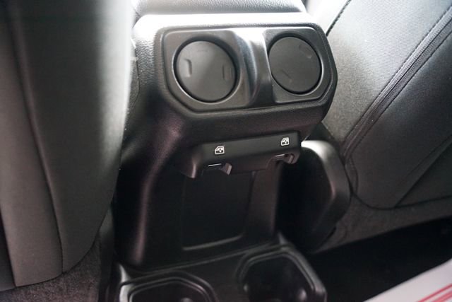 Used 2018 Jeep Wrangler Unlimited Sport S AWD/4WD image 9