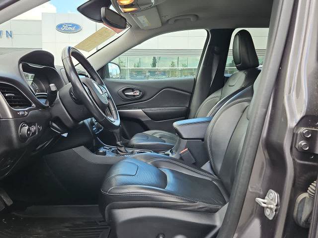 Used 2019 Jeep Cherokee Limited w/ Technology Group AWD/4WD image 17