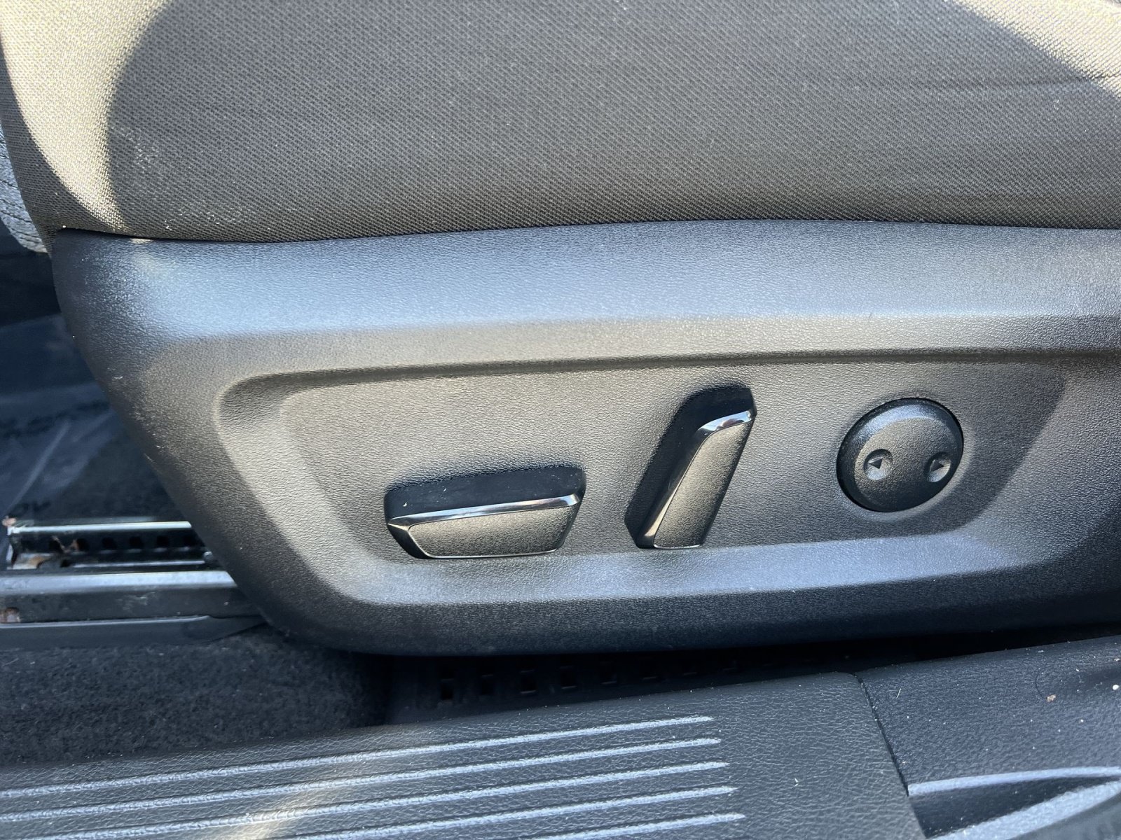Used 2023 Nissan Rogue SV AWD/4WD image 14