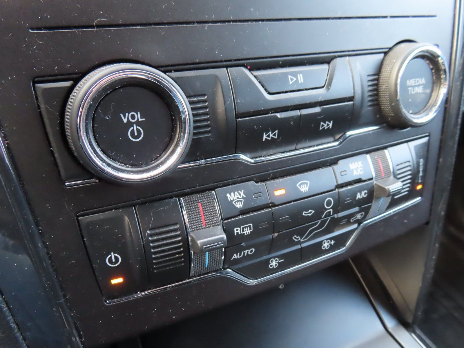 Certified 2018 Ford Explorer XLT w/ Equipment Group 201A image 22