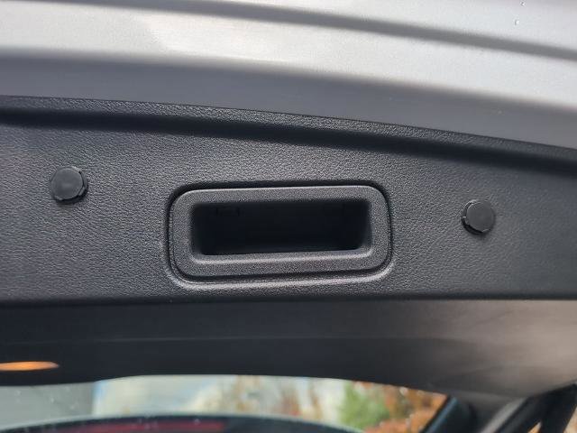 Used 2022 Nissan Pathfinder Platinum w/ Cargo Package image 10