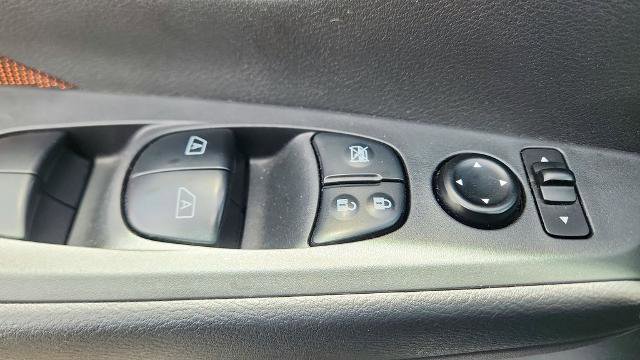 Used 2024 Nissan Kicks SR image 19