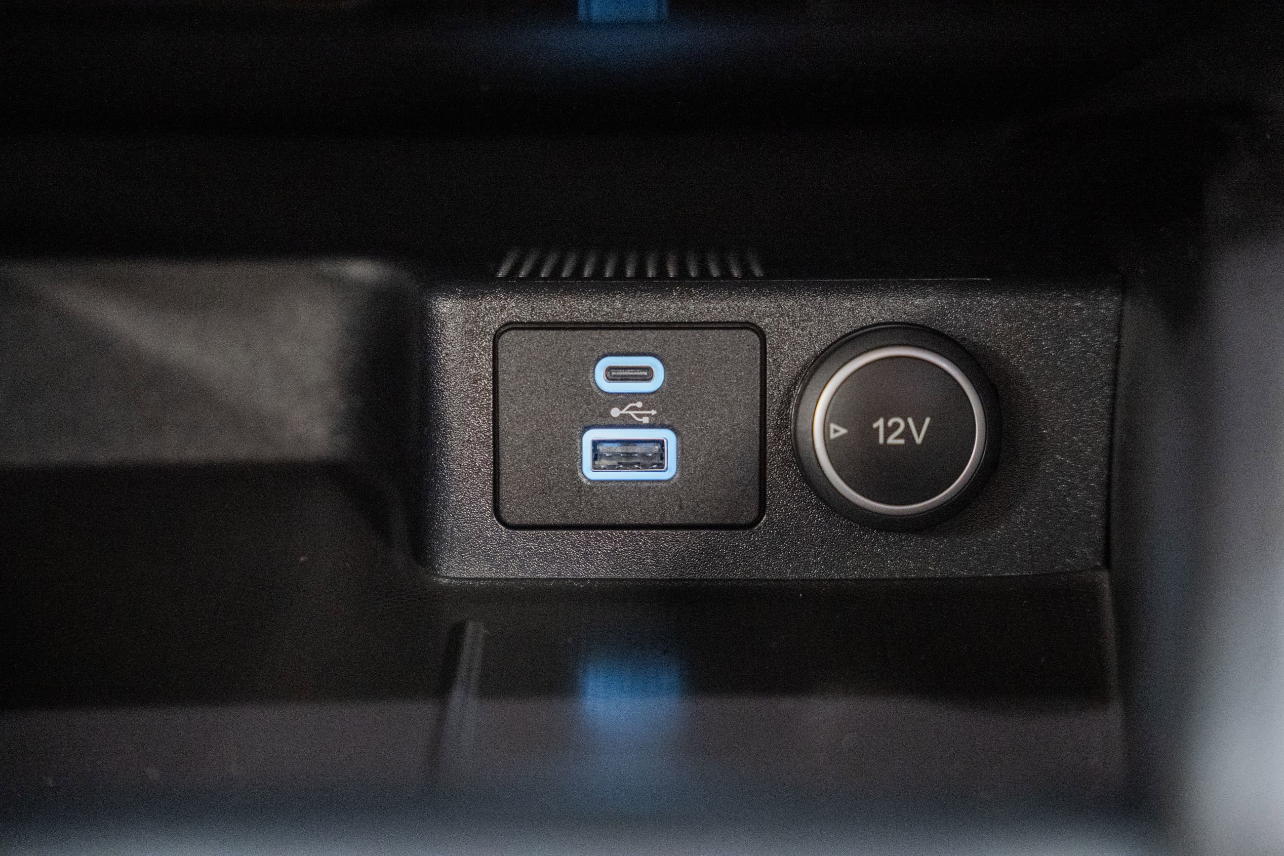 Certified 2021 Ford Escape SE w/ SE Sport Appearance Package image 31