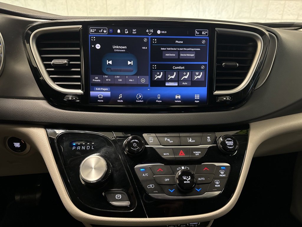 Used 2023 Chrysler Pacifica Touring-L image 6