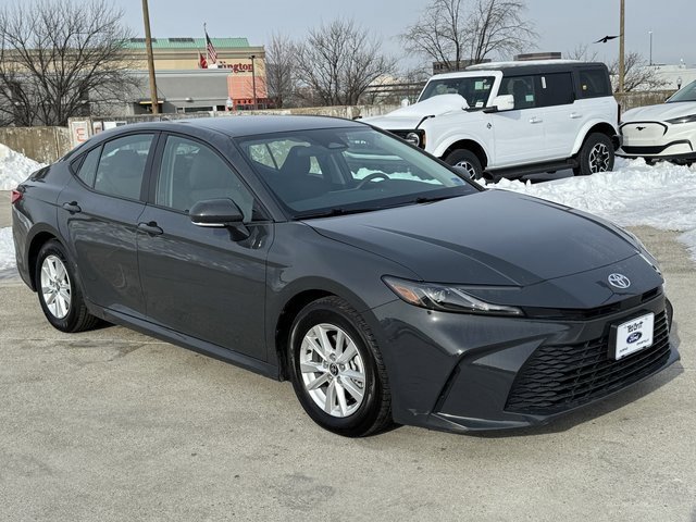 Used 2025 Toyota Camry LE image 2