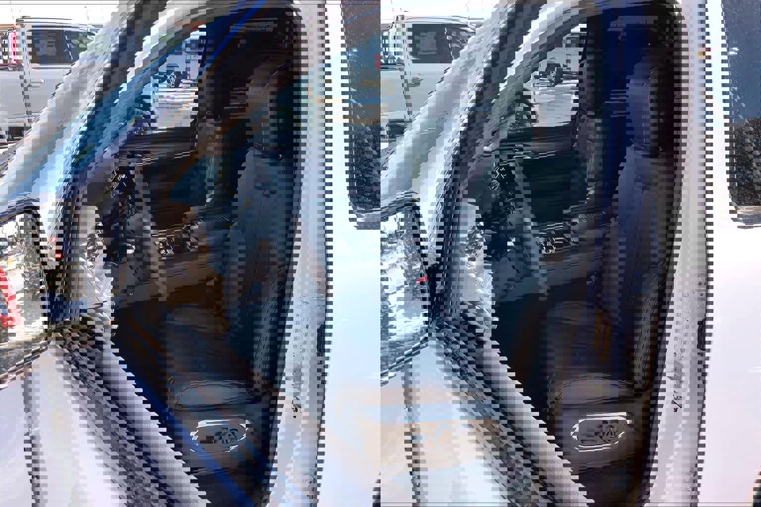 Used 2023 Jeep Wagoneer L Series II w/ Premium Group I image 10