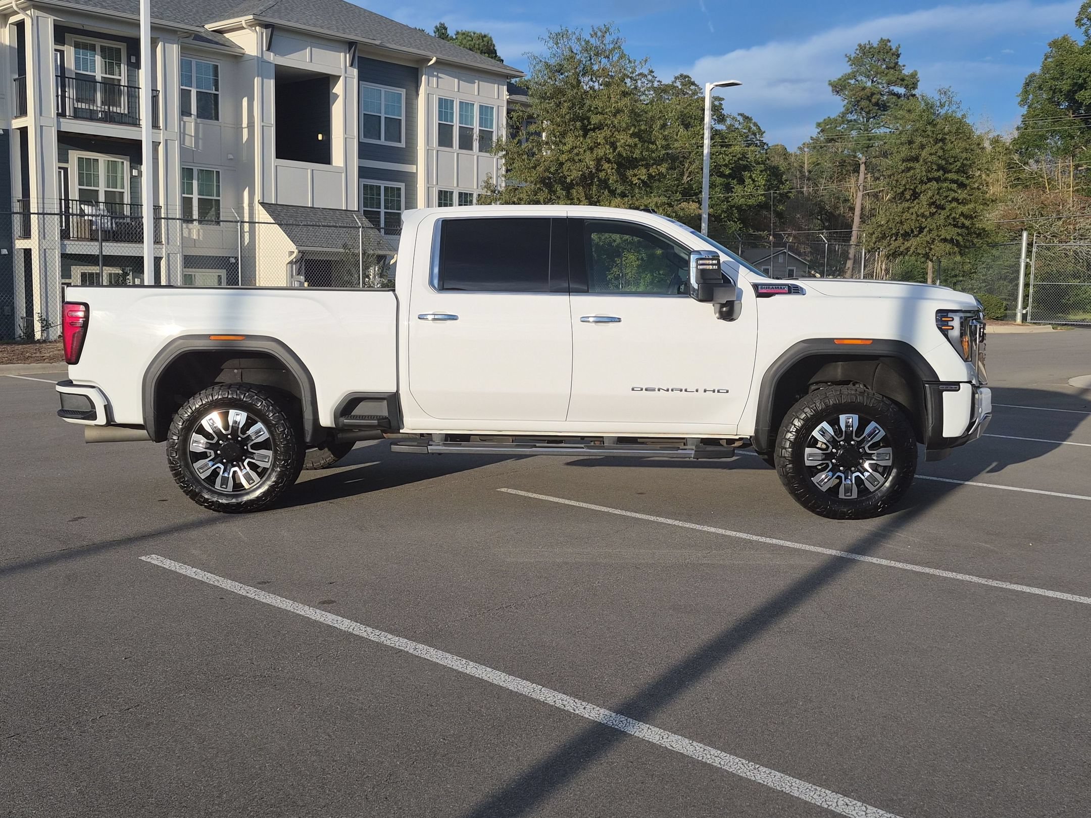 Used 2024 GMC Sierra 2500 Denali w/ Technology Package AWD/4WD image 3