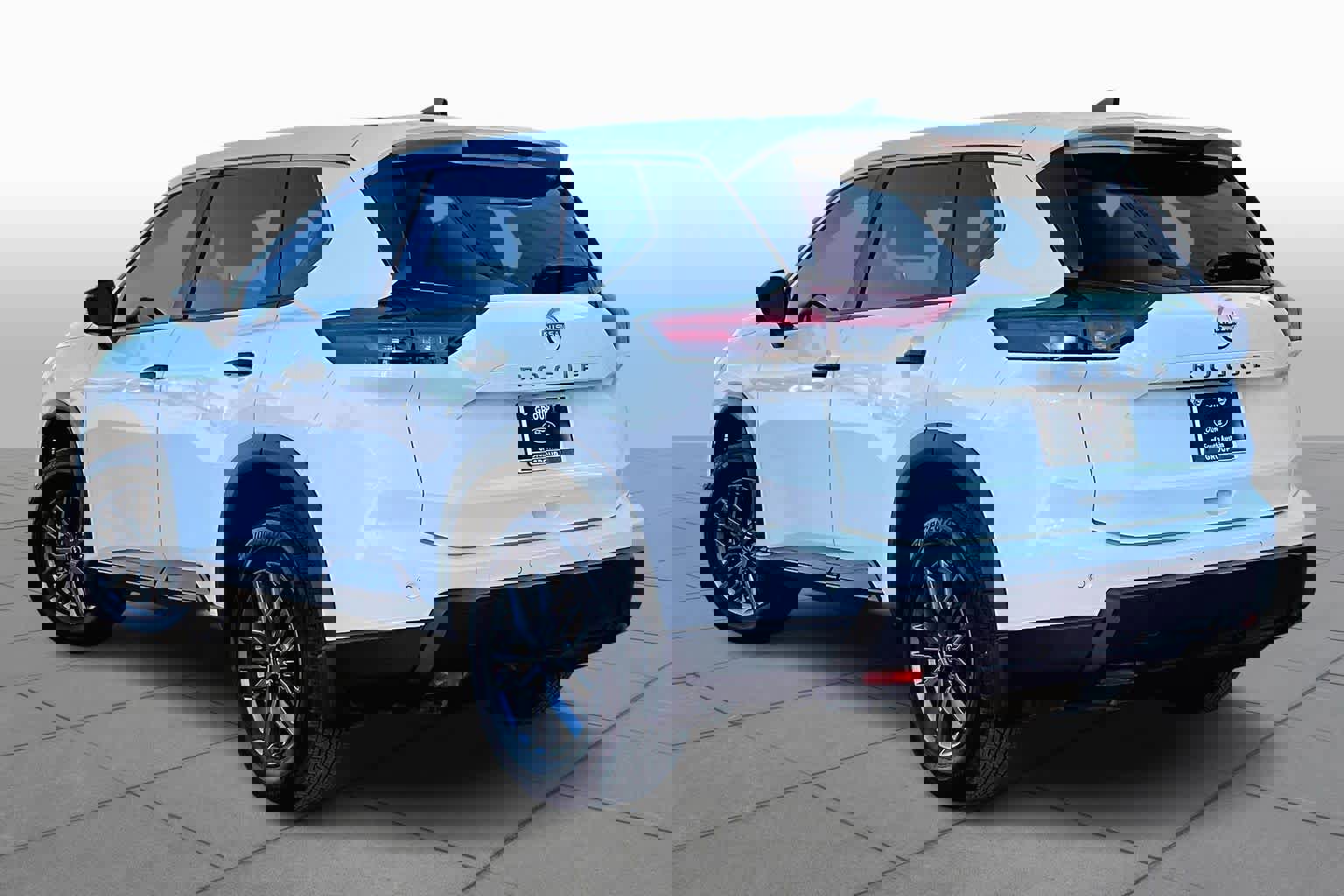 Used 2024 Nissan Rogue S image 4