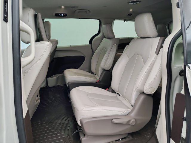 Used 2021 Chrysler Pacifica Touring-L w/ Uconnect Theater Family Group FWD image 24
