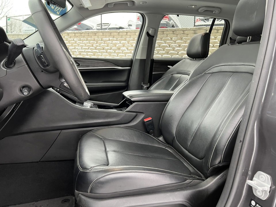 Used 2023 Jeep Grand Cherokee Limited w/ Luxury Tech Group II image 10