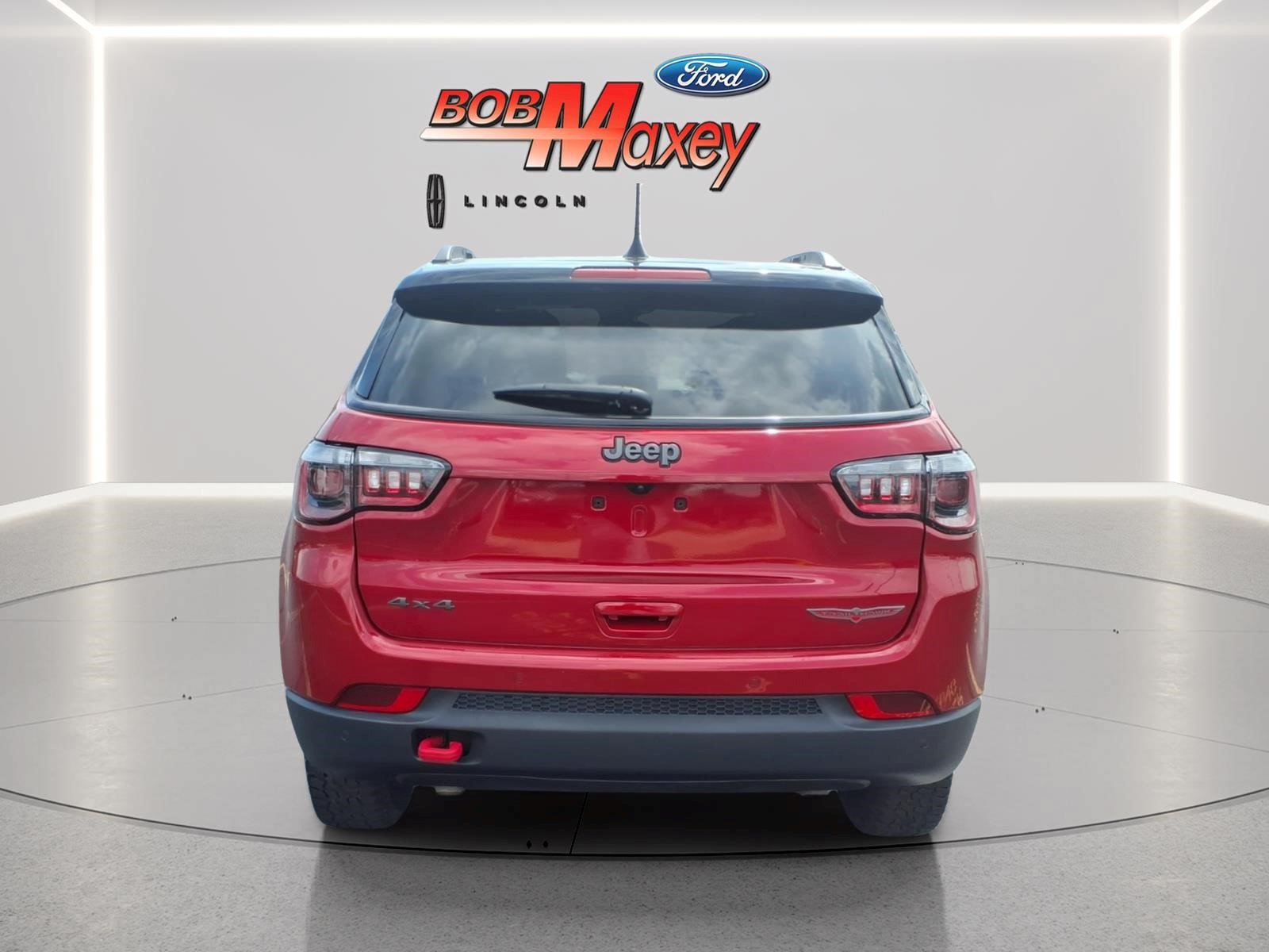 Used 2025 Jeep Compass Trailhawk AWD/4WD image 5