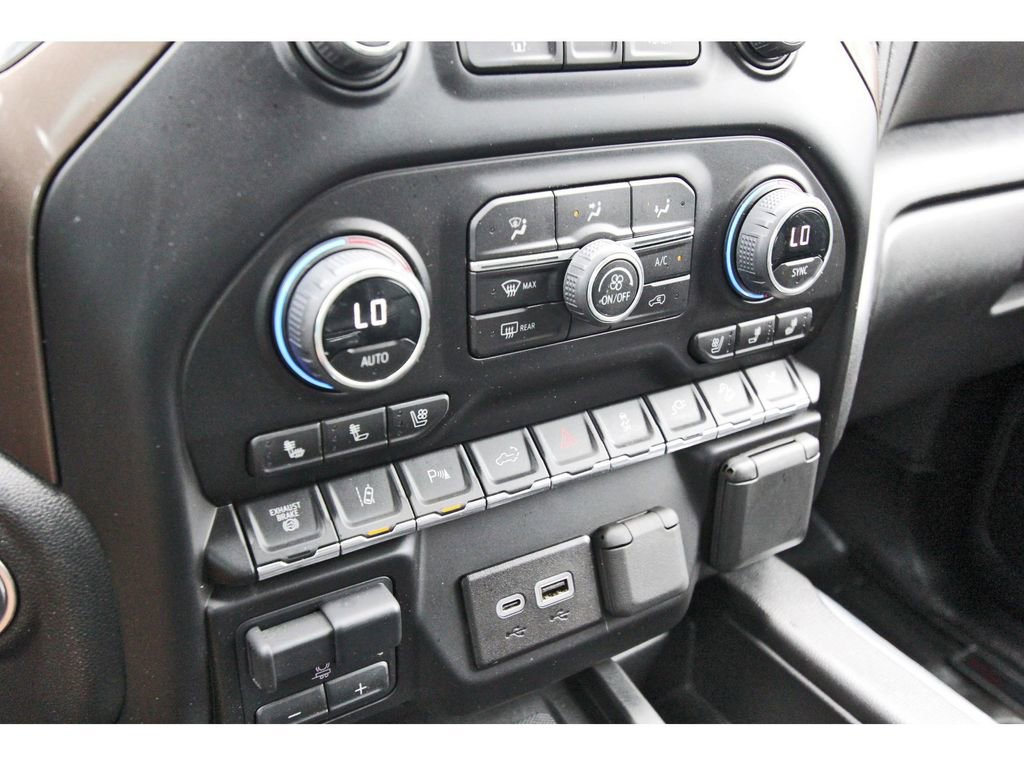 Used 2023 Chevrolet Silverado 2500 High Country w/ Technology Package AWD/4WD image 26