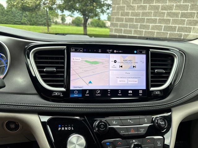 Used 2024 Chrysler Pacifica Limited FWD image 21