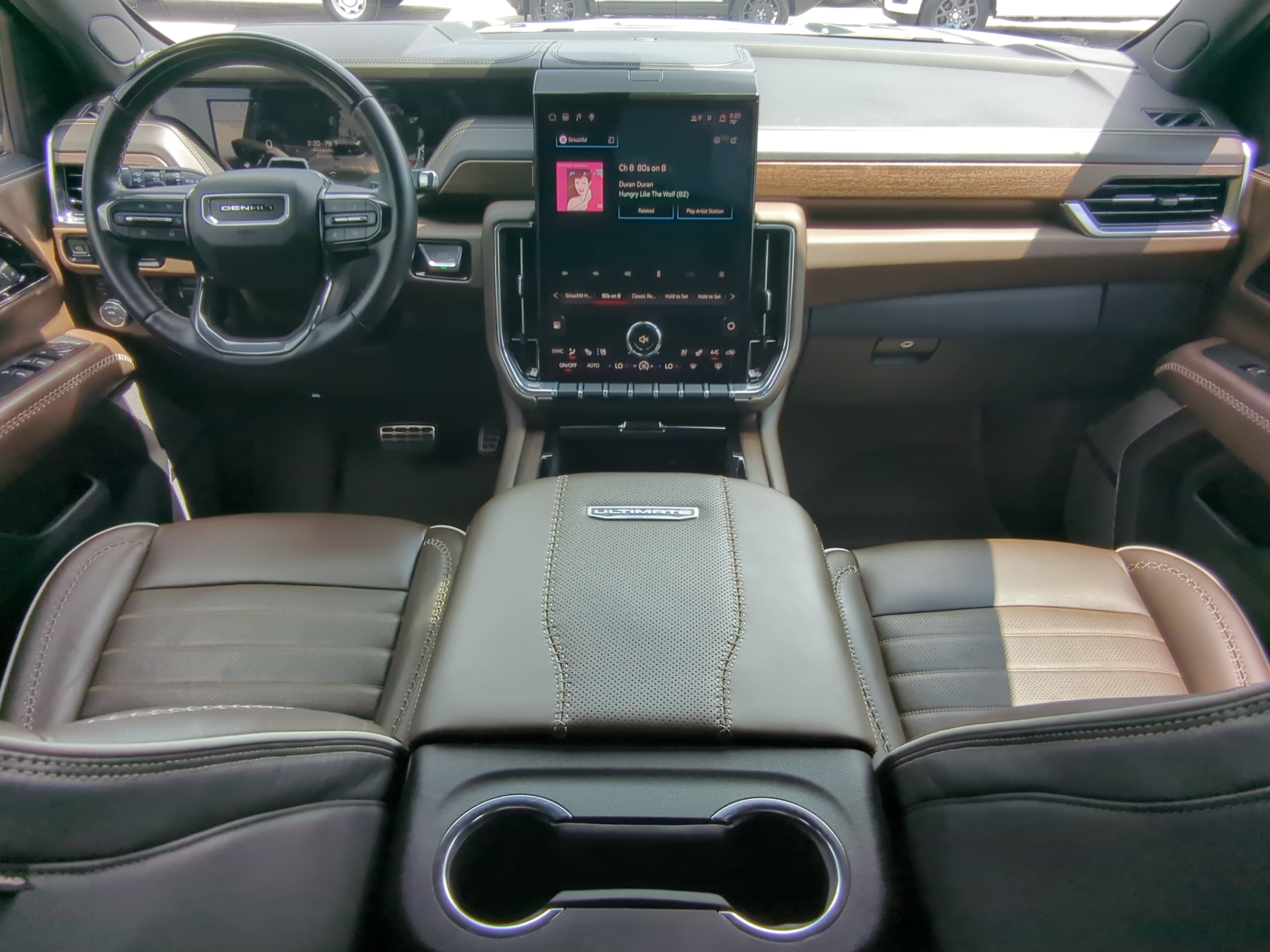 Used 2025 GMC Yukon XL Denali Ultimate w/ LPO, Floor Liner Package AWD/4WD image 13