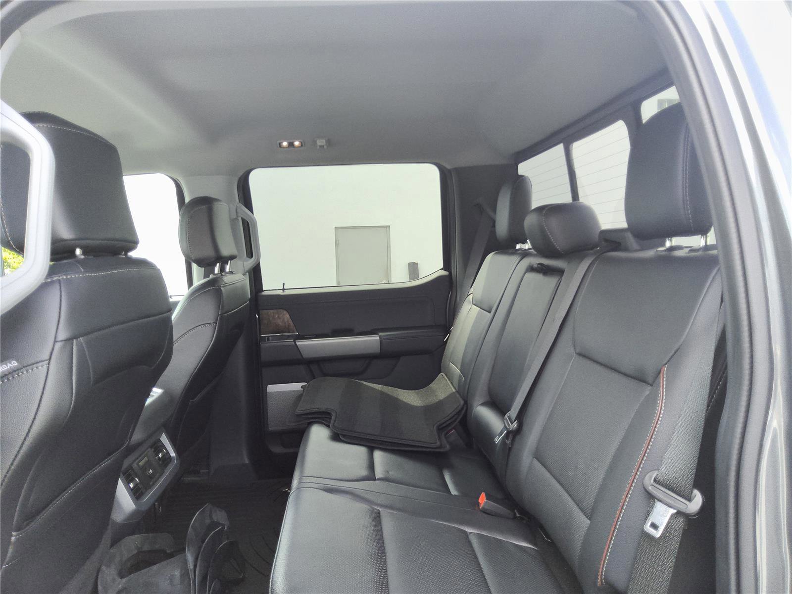 Certified 2024 Ford F350 Lariat w/ Black Appearance Package image 17