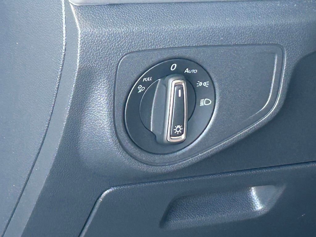 Used 2022 Volkswagen Atlas Cross Sport SEL Premium R-Line image 37