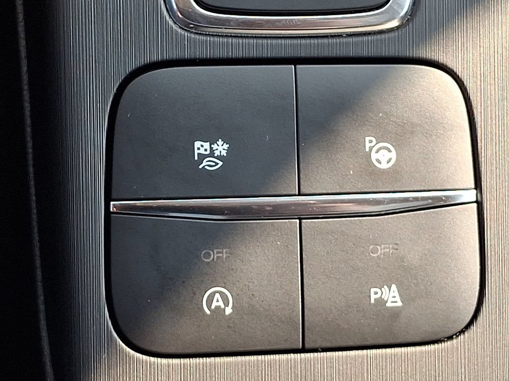 Certified 2020 Ford Escape Titanium AWD/4WD image 26
