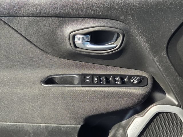 Used 2021 Jeep Renegade Latitude FWD image 22