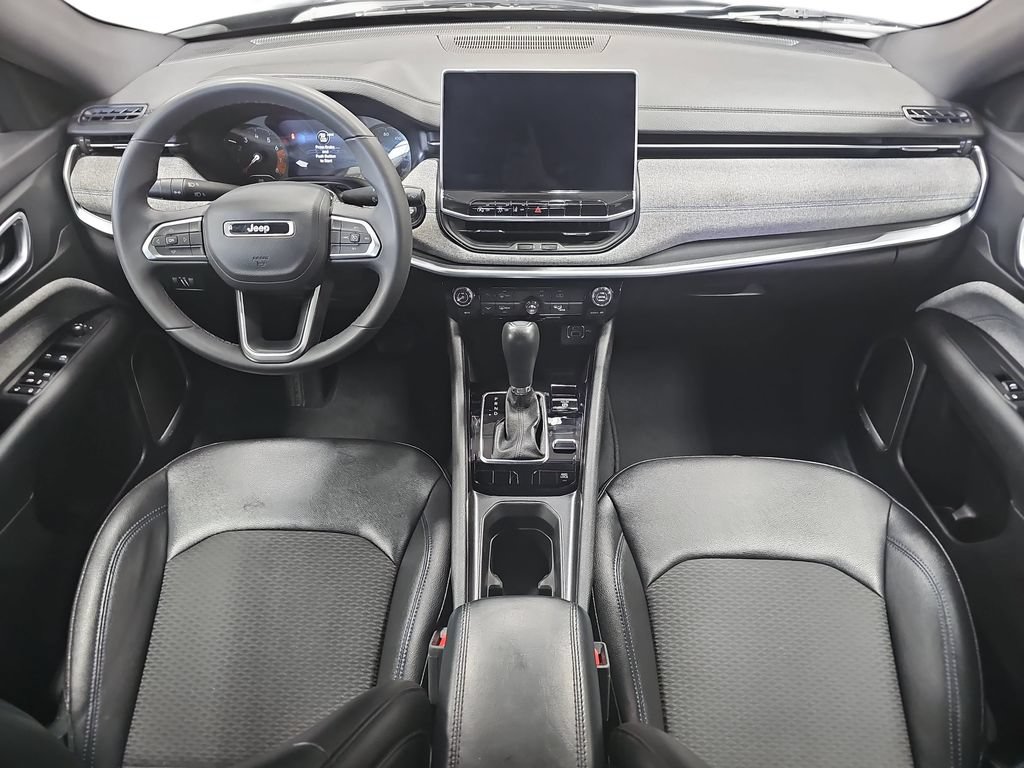 Used 2024 Jeep Compass Latitude AWD/4WD image 9