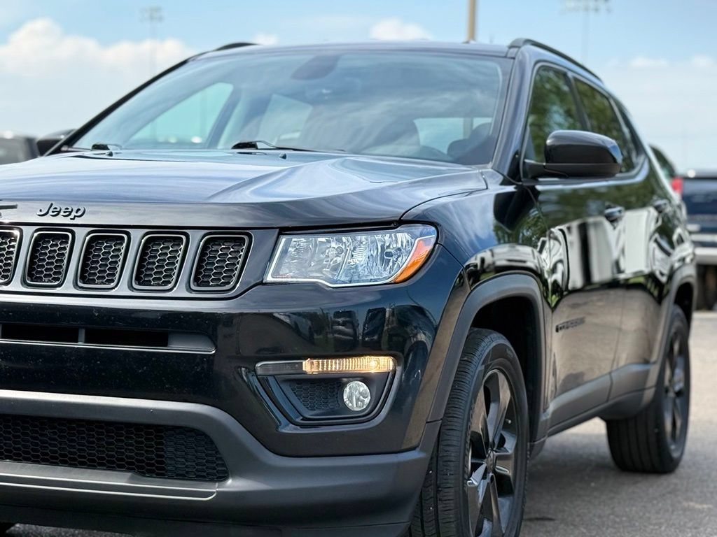 Used 2018 Jeep Compass Latitude AWD/4WD image 38