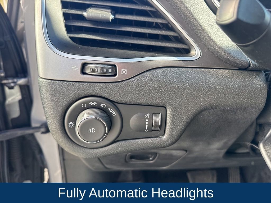 Used 2019 Jeep Cherokee Latitude w/ Popular Appearance Group image 14