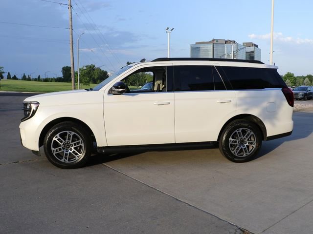 Certified 2025 Ford Expedition Active AWD/4WD image 4