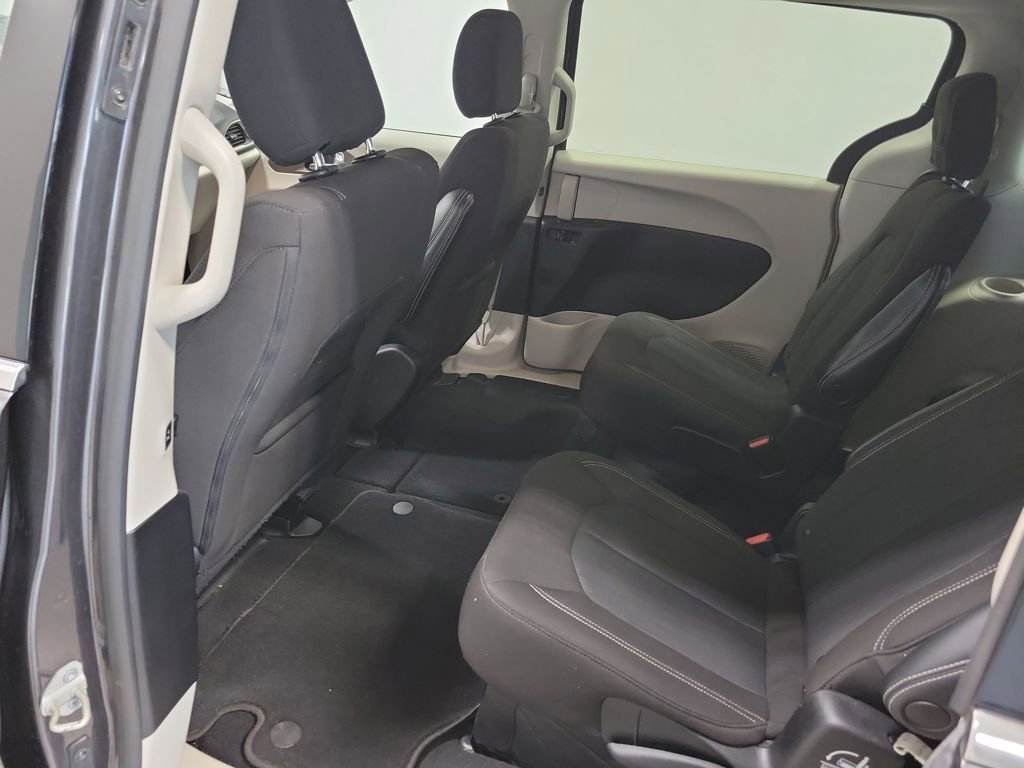 Used 2023 Chrysler Voyager LX FWD image 30